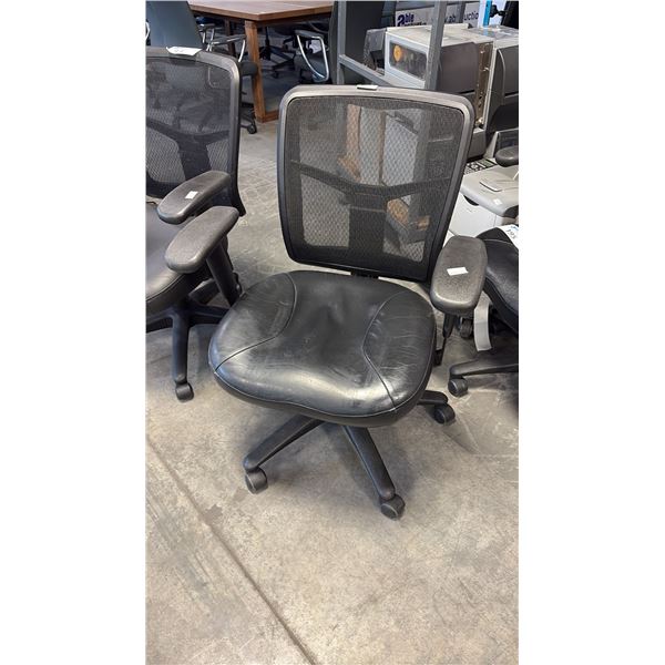BLACK MESH-BACK MID-BACK TASK CHAIR