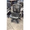 Image 1 : BLACK MESH-BACK MID-BACK TASK CHAIR