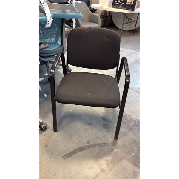 BLACK LOOP ARM CLIENT CHAIR