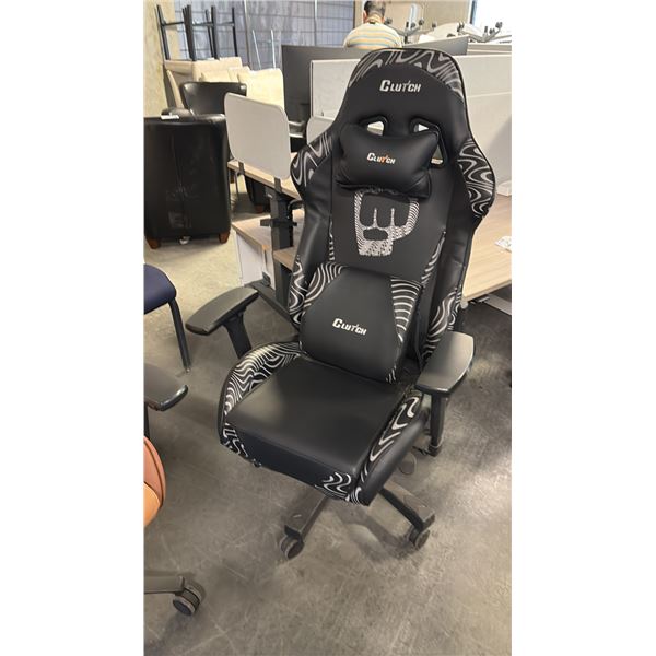 BLACK CLUTCH GAMING CHAIR NEW IN BOX