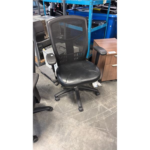 BLACK MESH HI-BACK TASK CHAIR