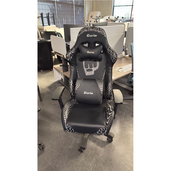 BLACK CLUTCH GAMING CHAIR NEW IN BOX