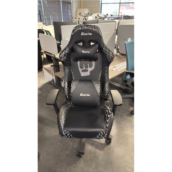 BLACK CLUTCH GAMING CHAIR NEW IN BOX