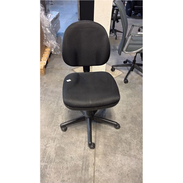 BLACK GAS LIFT STENO CHAIR