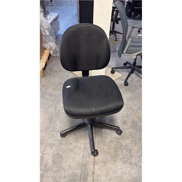 BLACK GAS LIFT STENO CHAIR