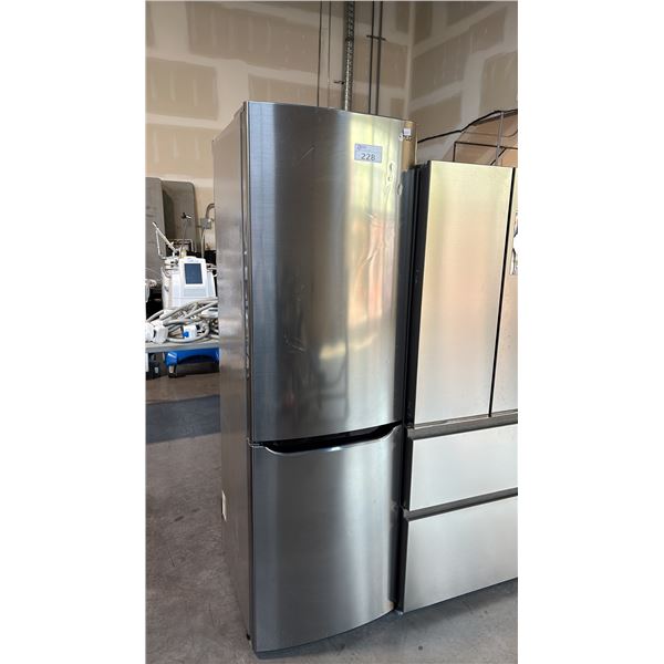 LG LBN12551PV /01 23.5-INCH WIDE 11.7 CU. FT. BOTTOM FREEZER REFRIGERATOR 23.5"W X 25.38"D X 75.12"H