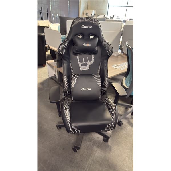 BLACK CLUTCH GAMING CHAIR NEW IN BOX
