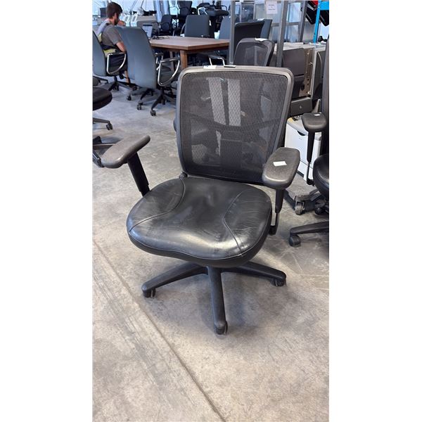 BLACK MESH-BACK MID-BACK TASK CHAIR