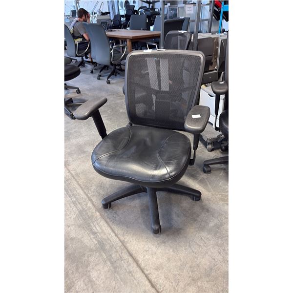 BLACK MESH-BACK MID-BACK TASK CHAIR