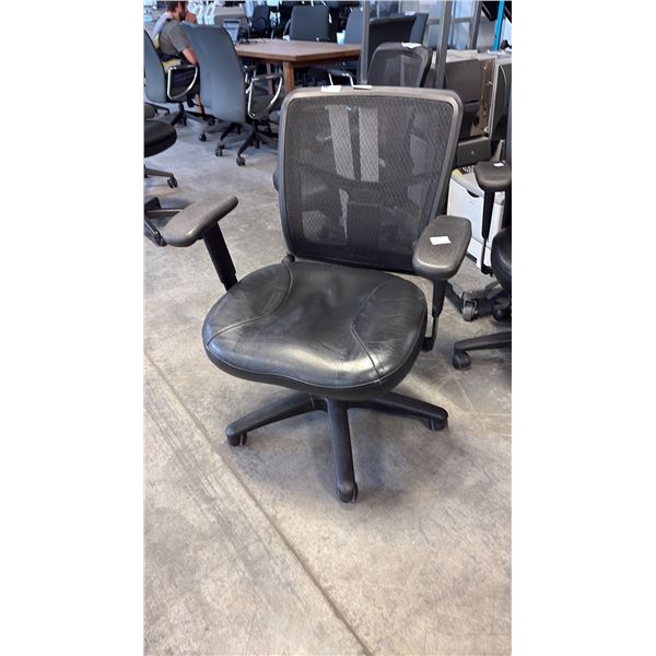 BLACK MESH-BACK MID-BACK TASK CHAIR
