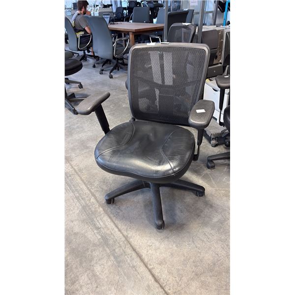 BLACK MESH-BACK MID-BACK TASK CHAIR