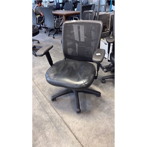 BLACK MESH-BACK MID-BACK TASK CHAIR
