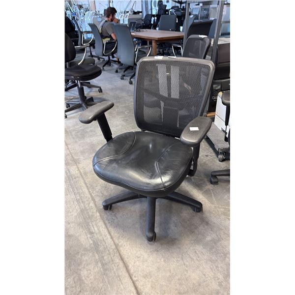 BLACK MESH-BACK MID-BACK TASK CHAIR