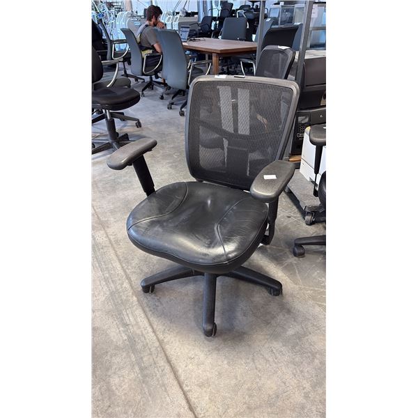 BLACK MESH-BACK MID-BACK TASK CHAIR