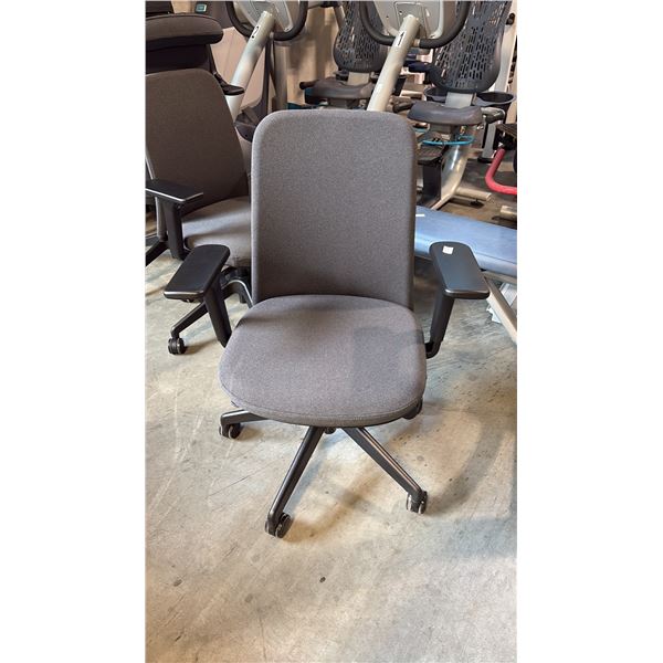 ERGONOMIC OFFICE CHAIR PAV-MB-CH PAVLOS PETITE MEETING/TASK CHAIR