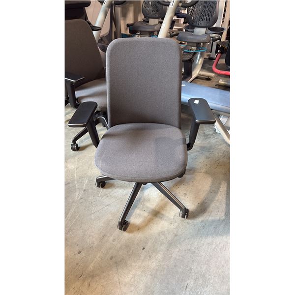 ERGONOMIC OFFICE CHAIR PAV-MB-CH PAVLOS PETITE MEETING/TASK CHAIR