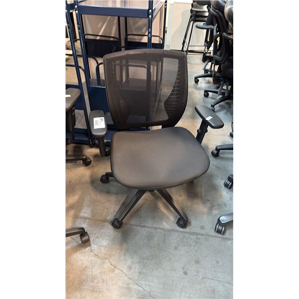 S-CURVE ERGONOMIC PROFILE OFFICE CHAIR