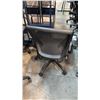Image 2 : S-CURVE ERGONOMIC PROFILE OFFICE CHAIR