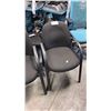 Image 1 : BLACK FORM CLIENT CHAIR