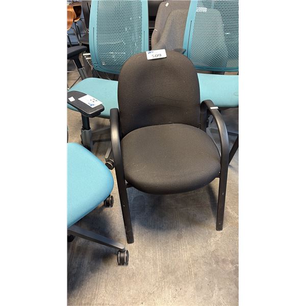 BLACK FORM CLIENT CHAIR
