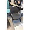 Image 2 : BLACK FORM CLIENT CHAIR
