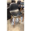 Image 2 : BLACK TOP BAR TABLE WITH 3 MATCHING CHAIRS