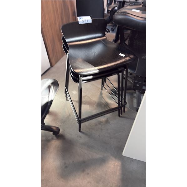 3 MOLDED-WOOD/BLACK FINISH BACK-REST BAR STOOLS
