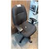 Image 1 : BLACK MID-BACK MULTI-TILTER CHAIR - STAIN PRESENT