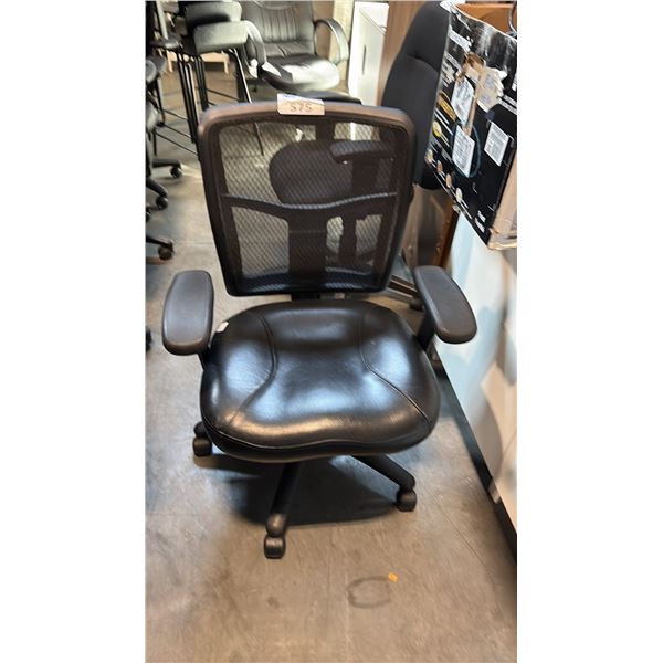 BLACK MESH-BACK MID-BACK TASK CHAIR