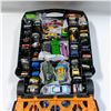 Image 4 : HOTWHEELS ROLLIN' 100 CAR CASE WITH CONTENTS