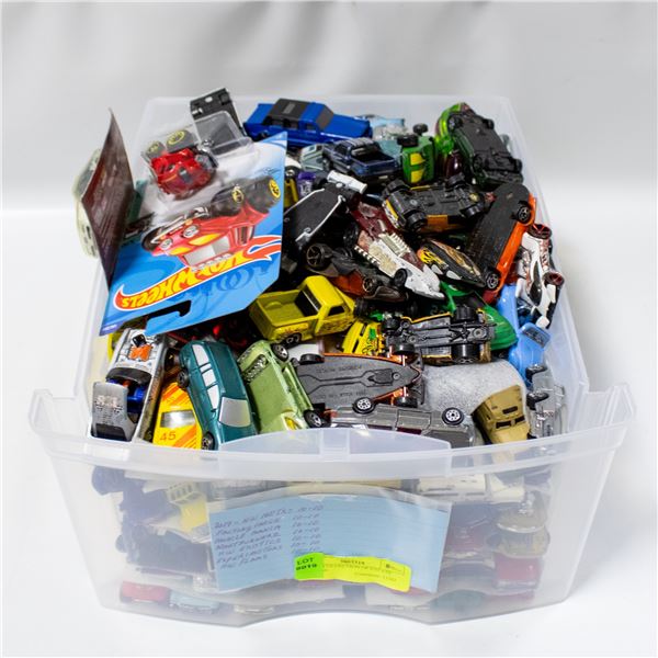 LARGE COLLECTION OF ESTATE VINTAGE