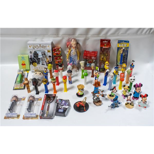 FLAT OF VINTAGE+ MODERN TOYS/FIGURES