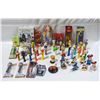 Image 1 : FLAT OF VINTAGE+ MODERN TOYS/FIGURES