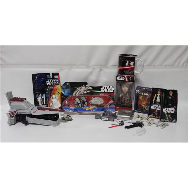 FLAT OF STAR WARS COLLECTIBLES