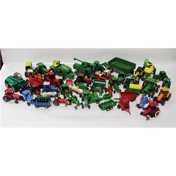 LOT OF METAL DIECAST TRACTORS