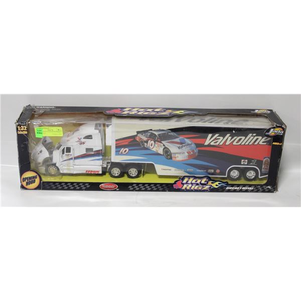 JADA TOYS 1:32 SCALE PETERBILT HOT ROGZ