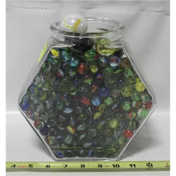 LOT OF COLLECTIBLE GLASS MARBLES