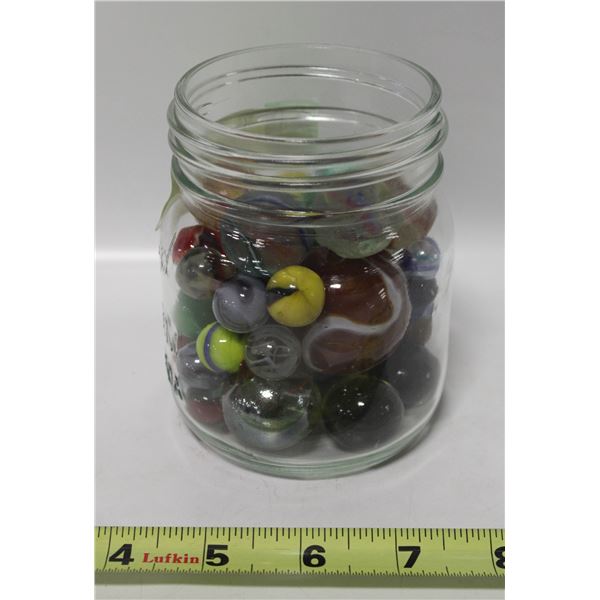 LOT OF COLLECTIBLE GLASS MARBLES