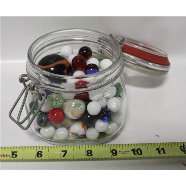 LOT OF COLLECTIBLE GLASS MARBLES