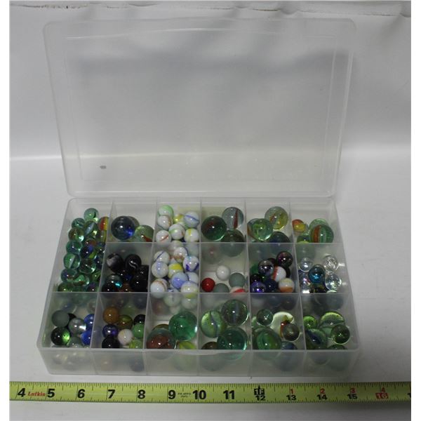 LOT OF COLLECTIBLE GLASS MARBLES