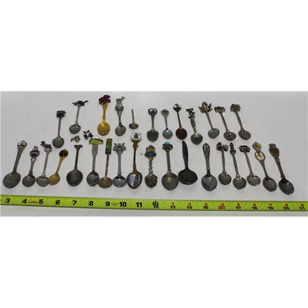 LOT OF COLLECTOR SPOONS