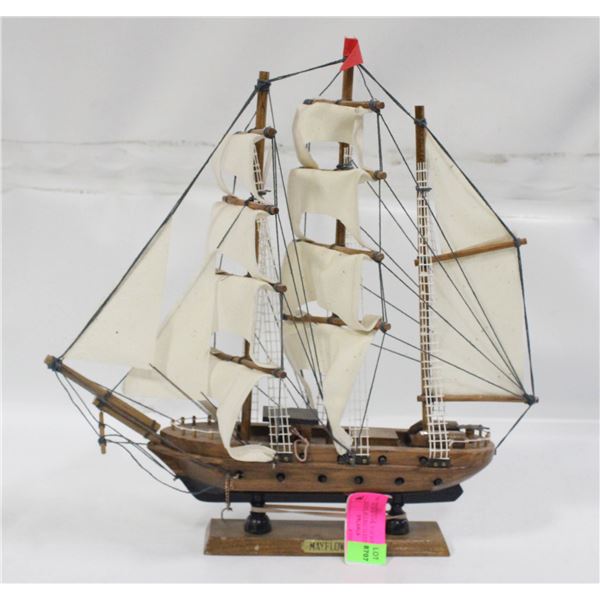 VINTAGE MAYFLOWER 1620 PILGRIM REPLICA WOODEN