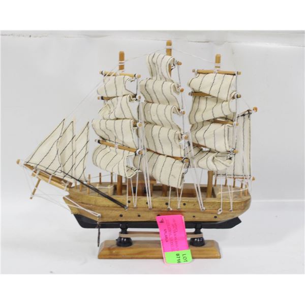 VINTAGE SMALL THREE MASTED SAILING SHIP MODEL SHIP