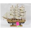 Image 1 : VINTAGE SMALL THREE MASTED SAILING SHIP MODEL SHIP