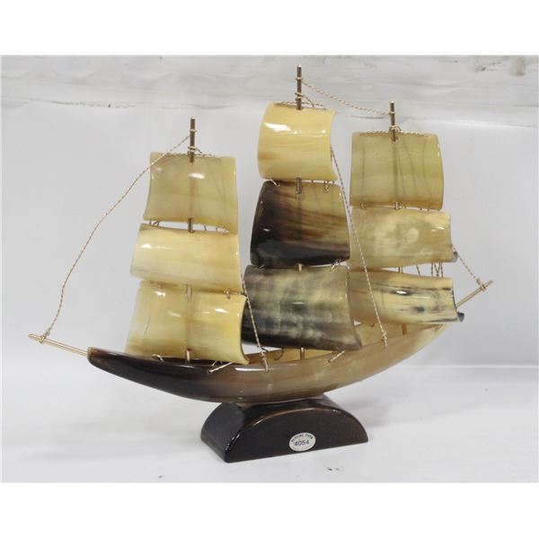 VINTAGE GENUINE HORN MINATURE SAILING SHIP