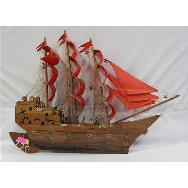 VINTAGE LARGE PIRATE GALLEON/SPANISH CARRACK