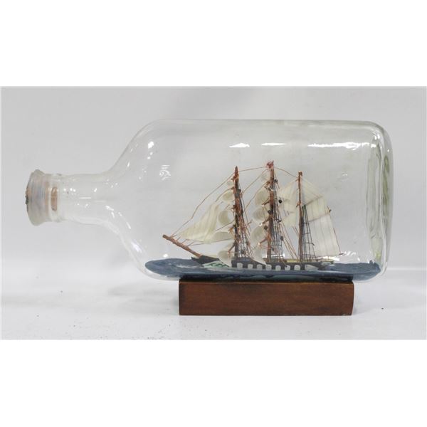 VINTAGE CLASSIC SHIP IN A BOTTLE THREE MASTED SAIL