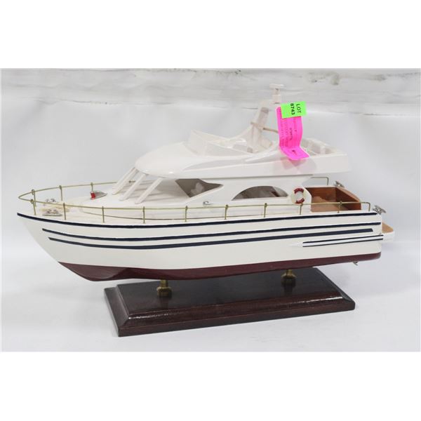 MODERN LUXURY MOTOR YAHT MODEL SHIP SLEEK WHITE