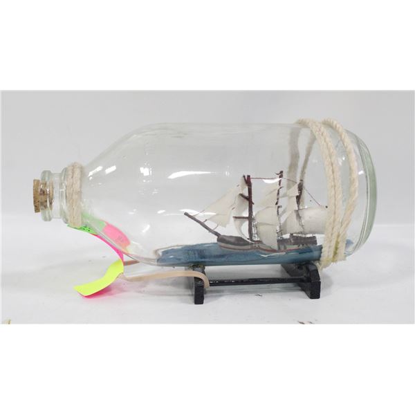 VINTAGE CLASSIC SHIP IN BOTTLE THREE MASTED SAILIN