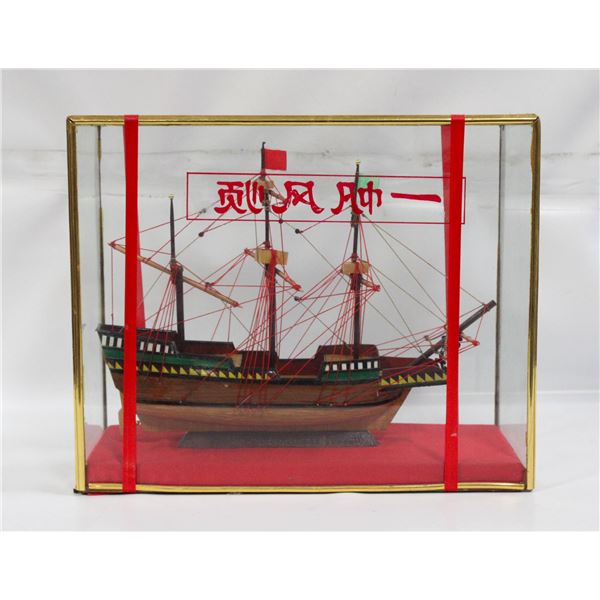 VINTAGE GLASS CASE CHINESE SAILING MODEL SHIP
